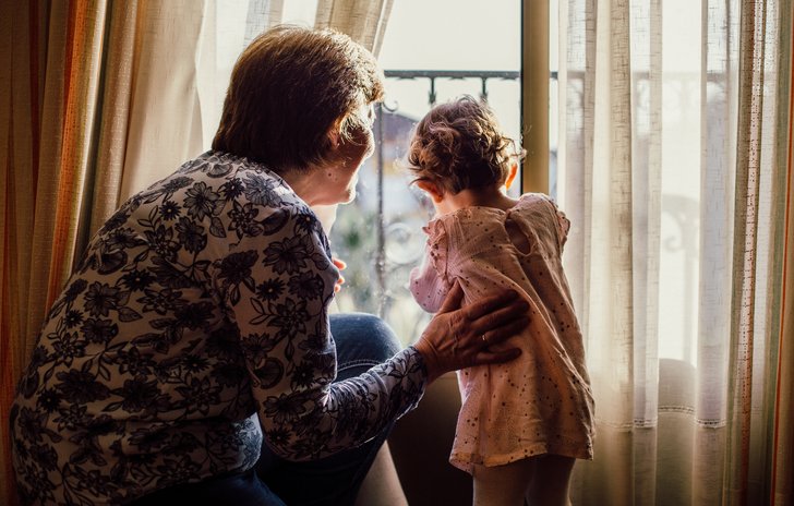 grandparent and child story sharing